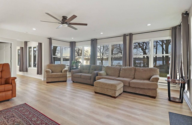 3BR Ingleside Home l Lakeview l Firepit