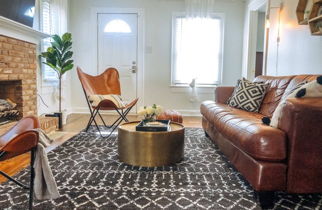 3BR on Main Street ★ Downtown Belmont ★ 5 Min Walk