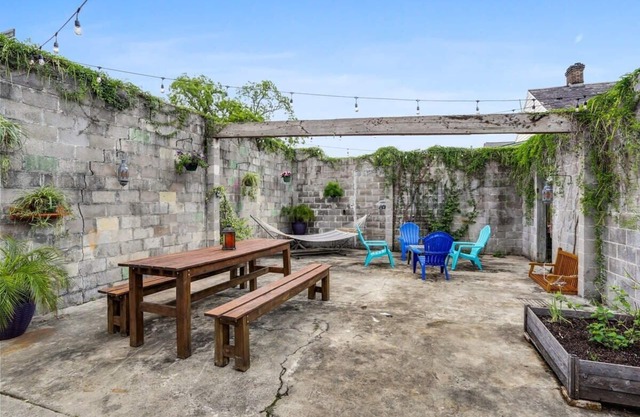 3BR Shotgun | 5 Min to French Quarter |Courtyard