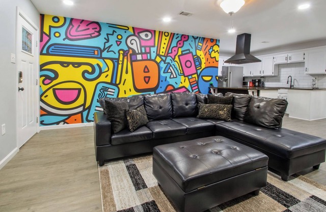 3BR Stylish Home In The Heart Of Russellville Great For Long Stays