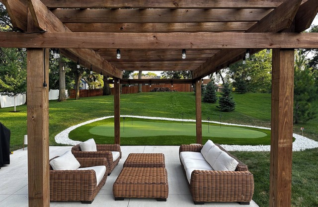 3M Open, Pristine newer home, 5 min from TPC, practice putting green, sleeps 6