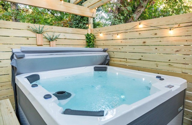 3mi to Dwtn | Hot Tub & Fire Pit