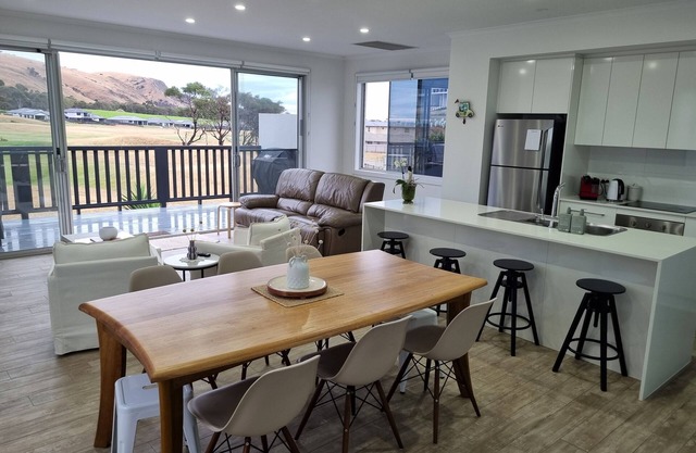 3rd on Troon - A golfer's paradise at Links Lady Bay.