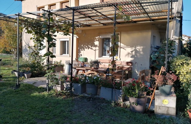 4/5-person garden apartment in renovated villa