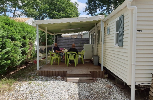 4/6 PERSON MOBILE HOME ON WARM, FAMILY CAMPSITE PLOT