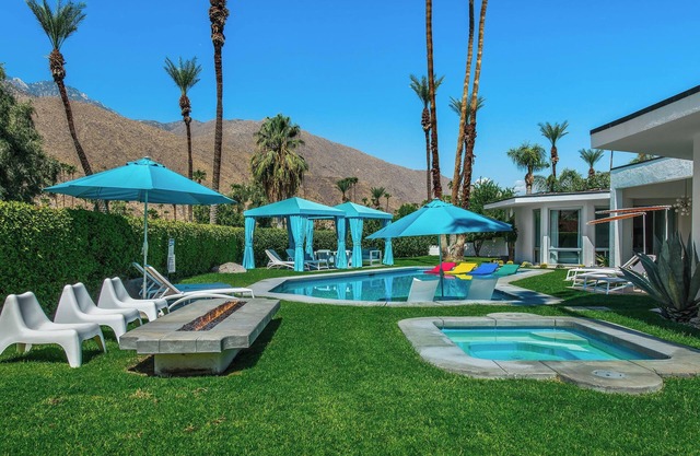 4,775 Sq Ft MidMod Estate, 5 King Beds, All En Suites, Saltwater Pool, Spa