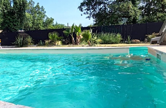 4-bedroom house Quiet pool