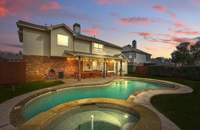 4-BD/2.5-BA Tropical Pool Oasis with a Game Room