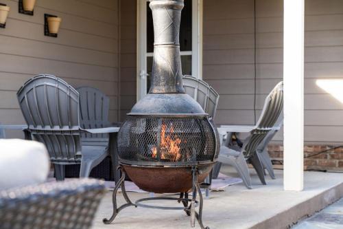 4 Bdrm, 3ba,fire Pit, Grill, 1 Block To Tu