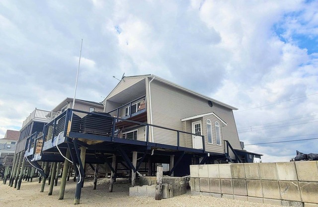 4 bed/2 bath Little piece of paradise! Pet friendly