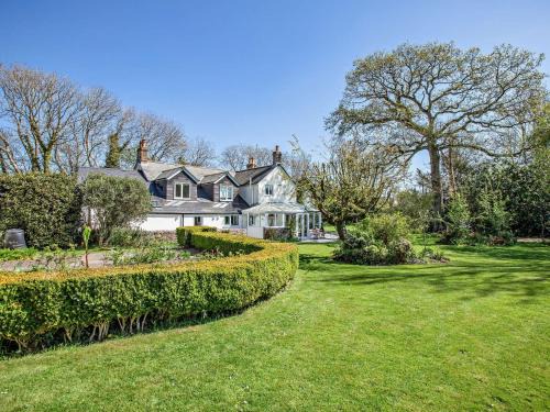 4 Bed in Winfrith Newburgh 86025