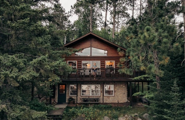 4 bedroom 3 bath beachside cabin with AC, Fast WiFi, Sauna, Yoga, Kayaks, Park