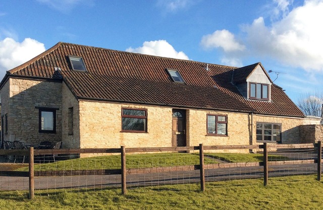 4 bedroom accommodation in Hawkesbury Upton