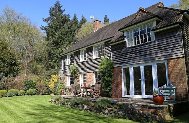 4 bedroom accommodation in Mannings Heath