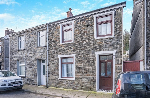 4 bedroom accommodation in Rhondda Valley