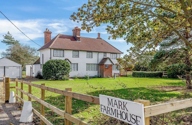 4 bedroom accommodation in Tillingham, near Southminster