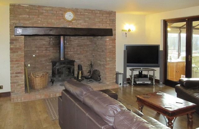 4 bedroom accommodation in Dumpling Green, near Dereham