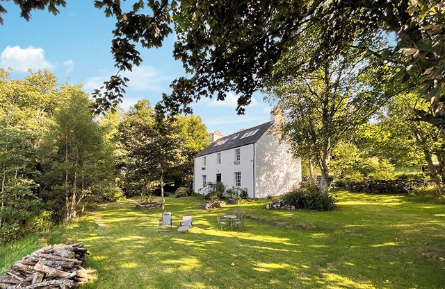 4 bedroom accommodation in Applecross