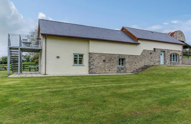 4 bedroom accommodation in Cross Inn, near New Quay
