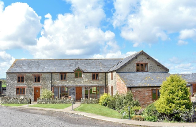 4 bedroom accommodation in Leigh, near Sherborne
