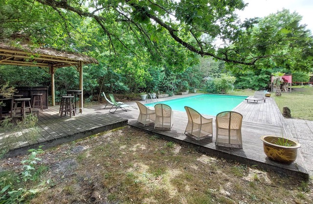 4 bedroom accommodation in Mérignac