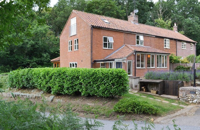4 bedroom accommodation in Elsing, near Dereham