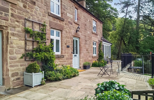 4 bedroom accommodation in Bolehill, Matlock