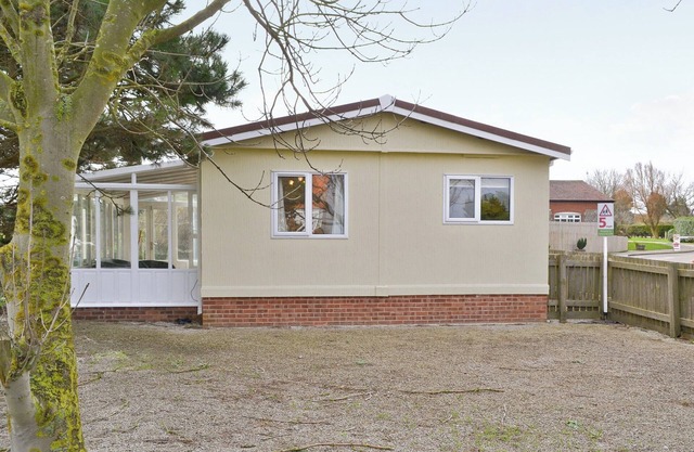 4 bedroom accommodation in East Runton, near Cromer