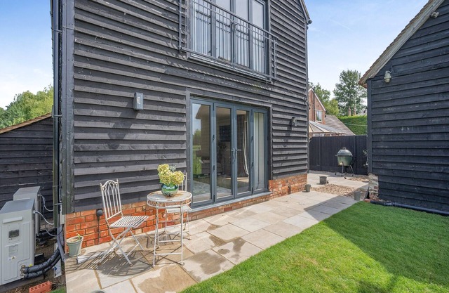 4 bedroom accommodation in Tring