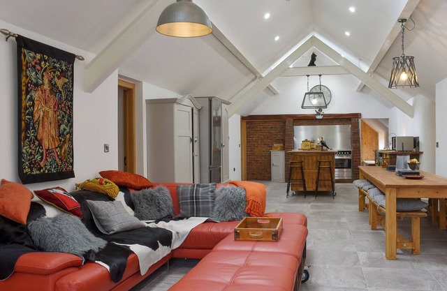 4 bedroom accommodation in Mold