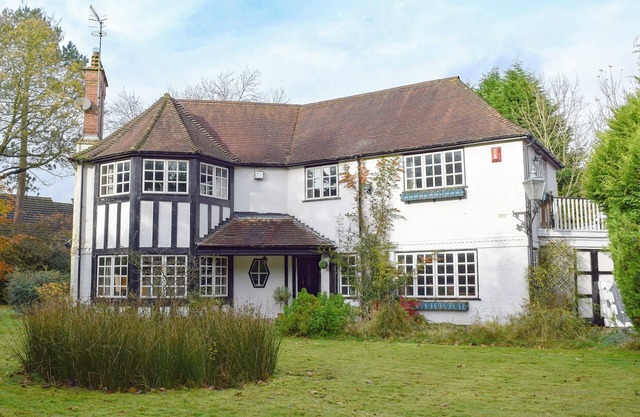 4 bedroom accommodation in Leek