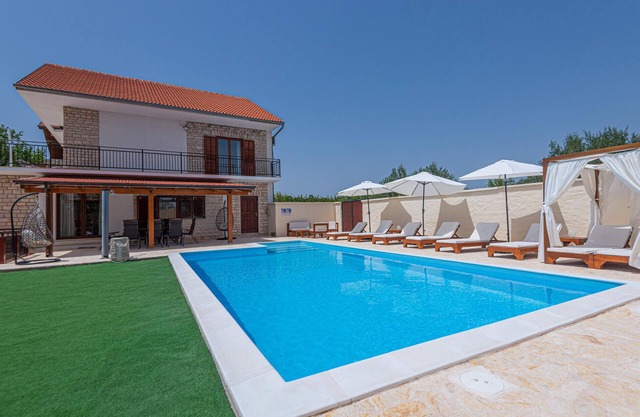 4 bedroom awesome home in Sibenik