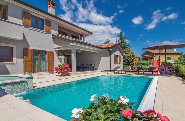 4 bedroom awesome home in Trosti
