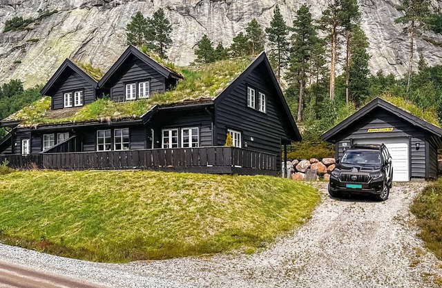 4 bedroom awesome home in Rysstad