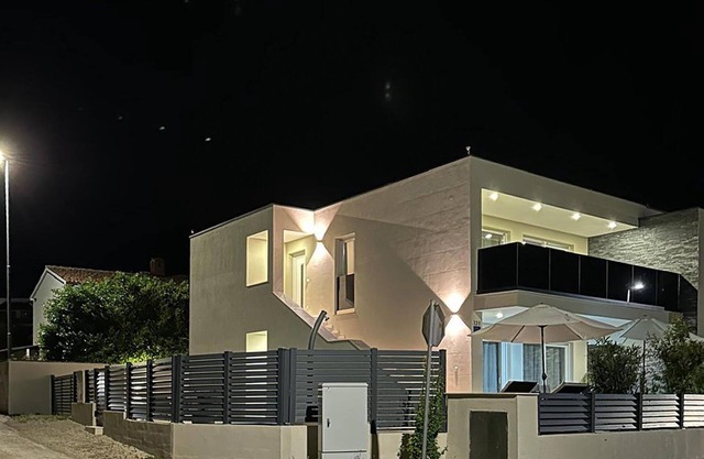 4 bedroom beautiful home in Peroj