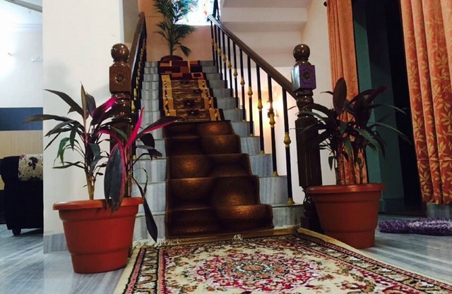 4 bedroom centrally located spacious house in Banjara hills road number 3