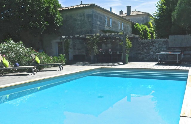 4 bedroom cottage set amongst the vineyards with own pool and garden