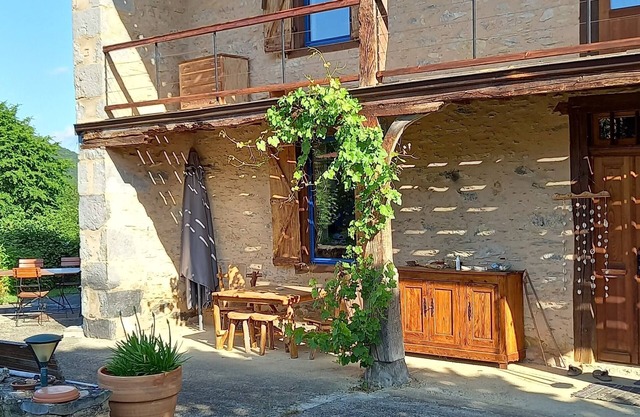 4 bedroom cottage in soueich