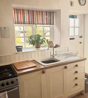 4 Bedroom Cottage in Wickwar, The Old Stables Guest House