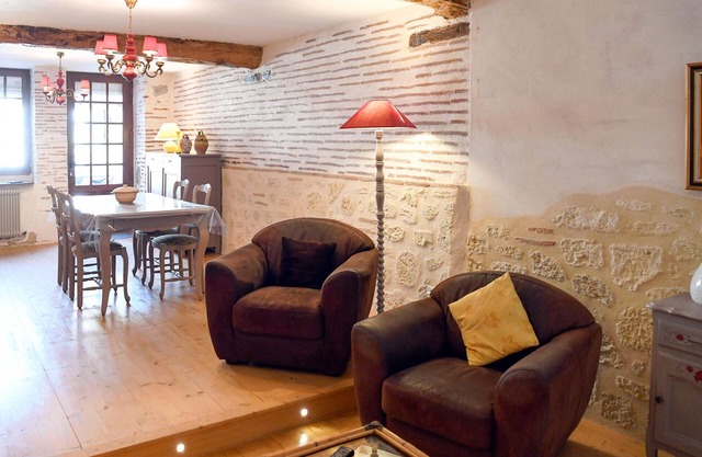 4 bedroom cozy home in Aiguillon