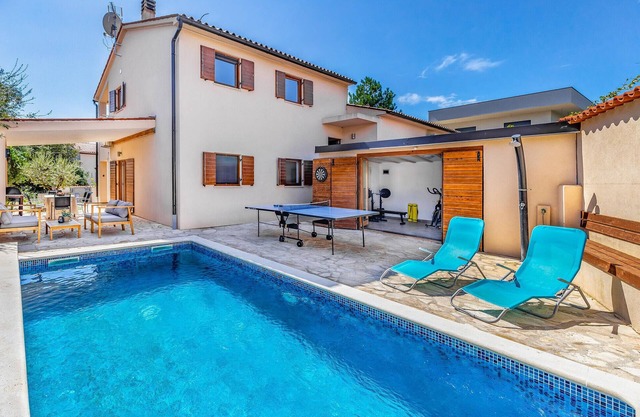 4 bedroom cozy home in Barbariga