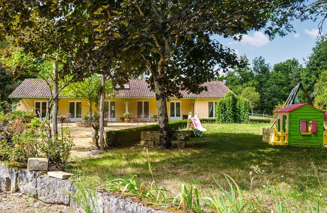 4 bedroom cozy home in La Douze