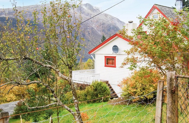 4 bedroom cozy home in Matre