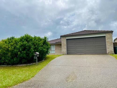 4 bedroom Entire house in Drewvale.