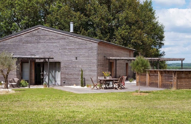 4 bedroom private vacation home in couze-et-saint-front