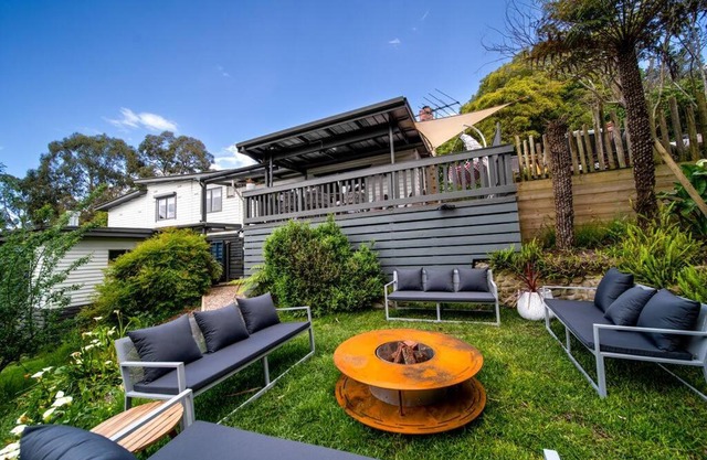 4 Bedroom fun house - spa, sauna, fire pits & more