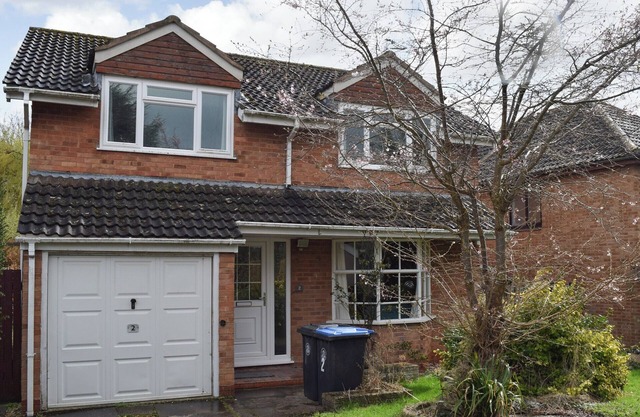 4 bedroom accommodation in Stratford-upon-Avon