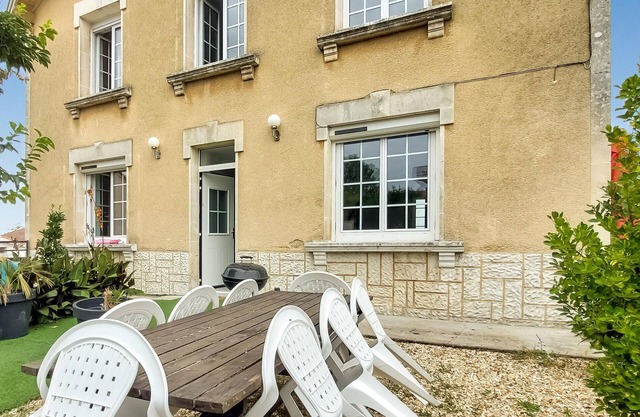 4 bedroom gorgeous home in Jarnac