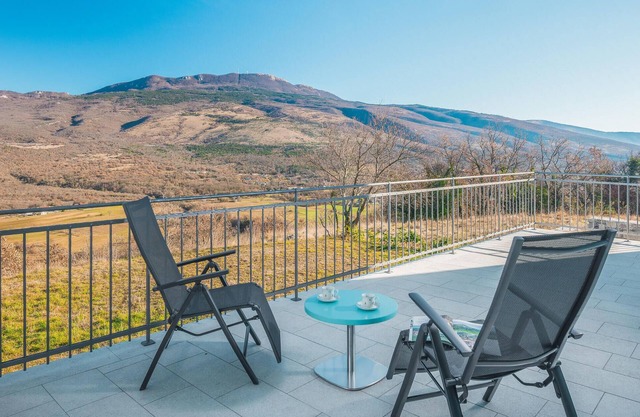 4 bedroom gorgeous home in Boljun