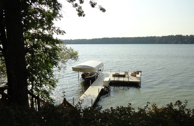 4 bedroom home, positioned on desireable Dakota Shores beach